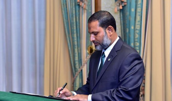 ހޯމް މިނިސްޓަރ ޝެއިޚް އިމްރާން - ފޮޓޯ: ރައީސް އޮފީސް