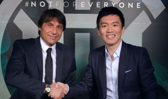 އެންޓޯނިއޯ ކޮންޓޭ އިންޓަގެ ރައީސް ސްޓީވަން ޖާންއާއެކު - ފޮޓޯ: ފޯޒާ އިޓާލިއަން ފުޓްބޯލް