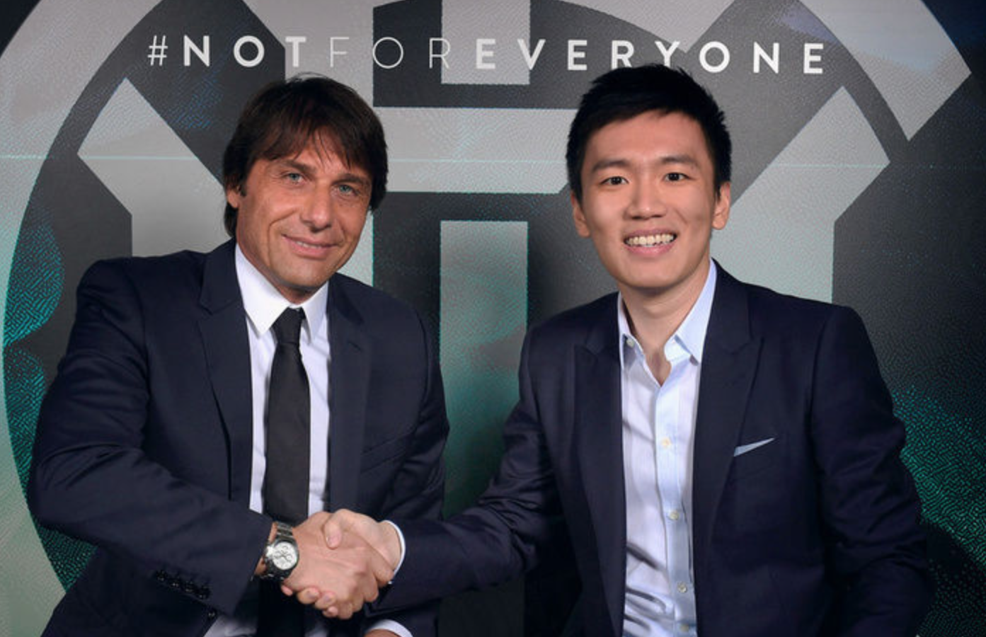 އެންޓޯނިއޯ ކޮންޓޭ އިންޓަގެ ރައީސް ސްޓީވަން ޖާންއާއެކު - ފޮޓޯ: ފޯޒާ އިޓާލިއަން ފުޓްބޯލް