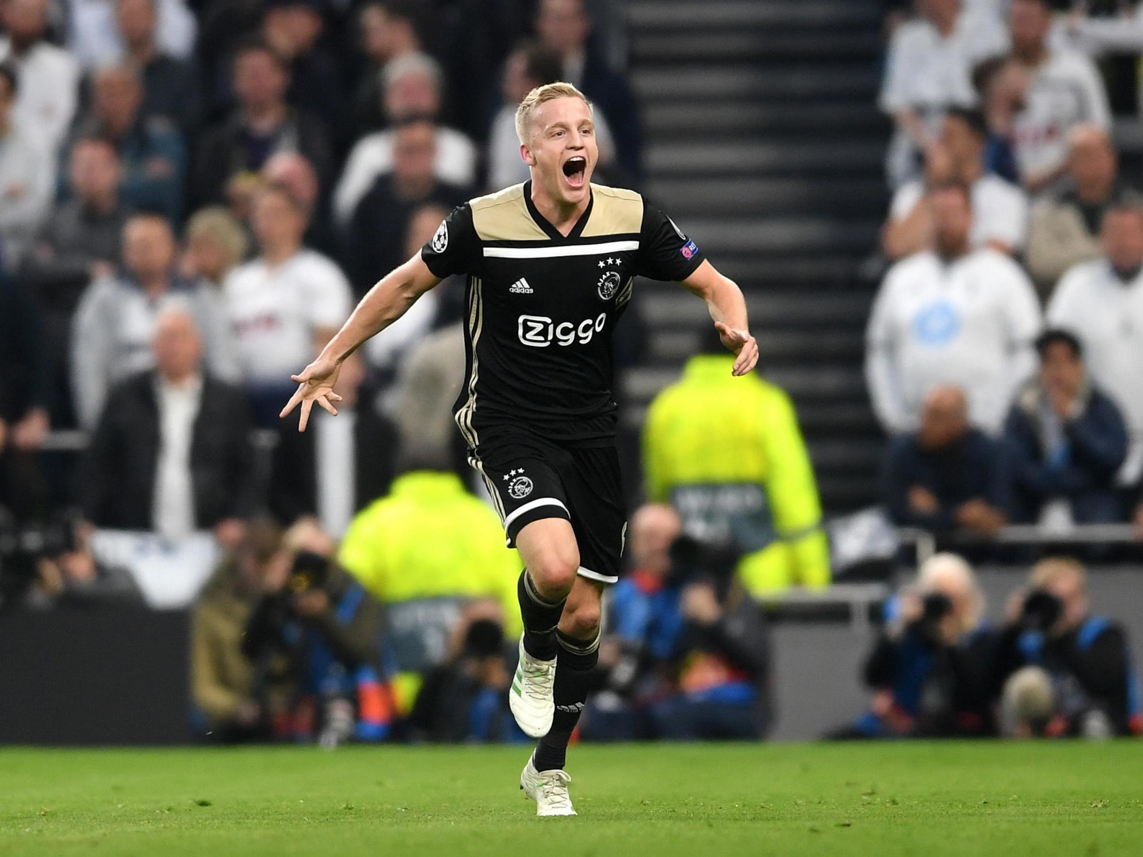 ޑޮނީ ވެން ޑެ ބީކް - ފޮޓޯ: ގޮސިޕިއާ