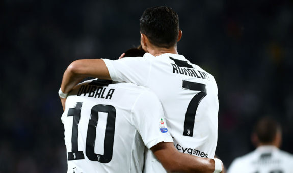 ރޮނާލްޑޯ އަދި ދިބާލާ - ފޮޓޯ: ގޯލް.ކޮމް