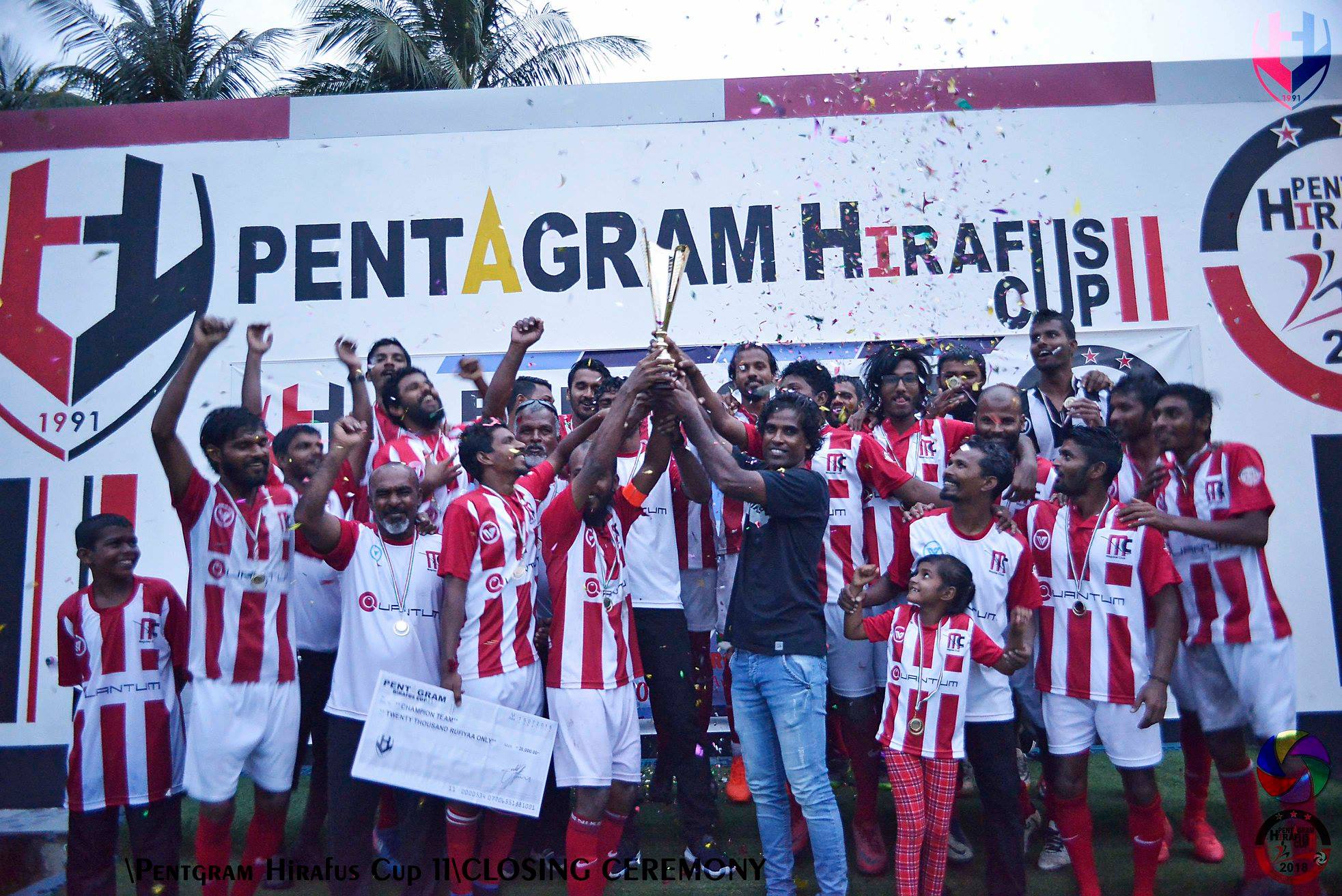 އެގާރަ ވަނަ ހިރަފުސްކަޕްގެ ތަށި މަގުލަސް ކްލަބު އުފުލާލަނީ - ފޮޓޯ: ހިރަފުސް ފޭސްބުކް ޕޭޖް