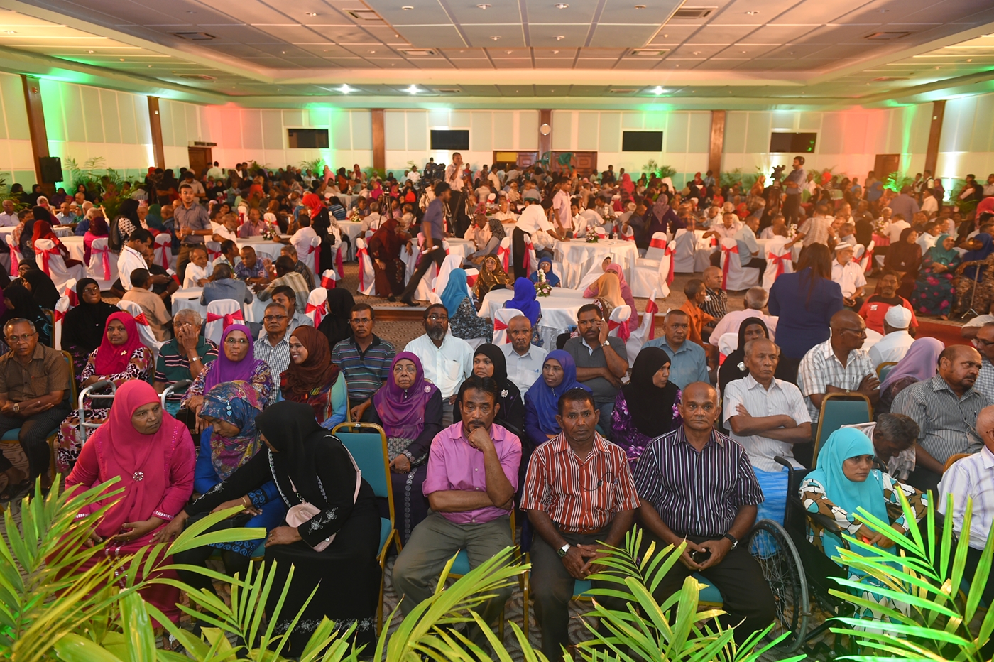 ދޮށީ އުމުރުގެ ރައްޔިތުން އެއްތަނެއްގައި - ފޮޓޯ: ރައީސް އޮފީސް