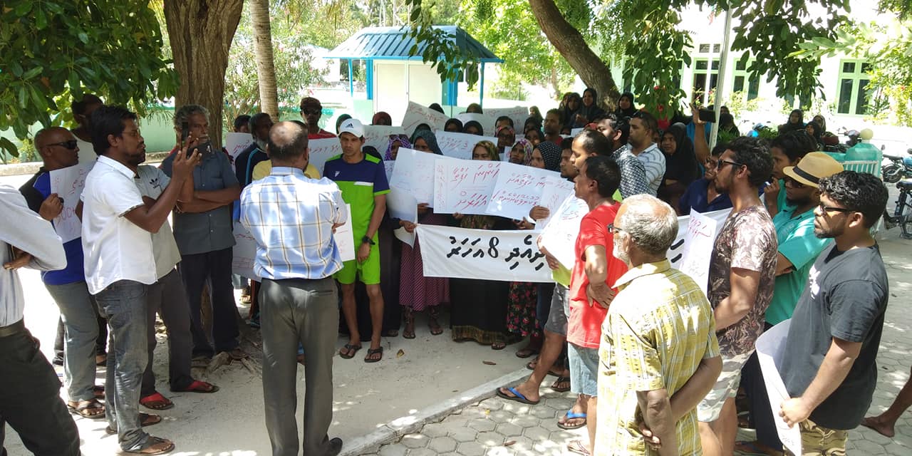 ނޮޅިވަރަމުން ބަންޑާރަ ގޯތި ދޫކުރުން