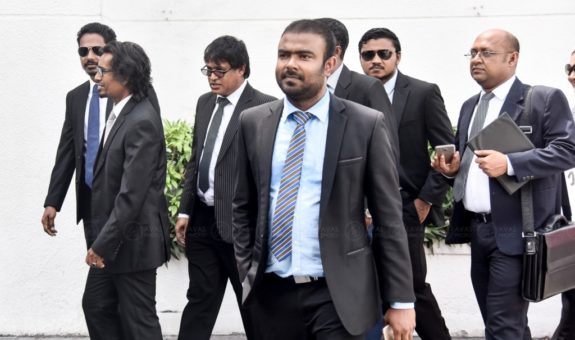 ޤާނޫނީ ވަކީލުންތަކެއް - ފޮޓޯ: އަވަސް