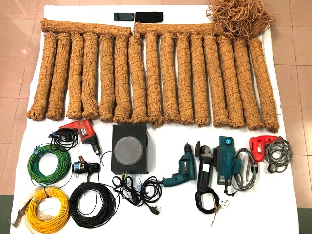 ކުޅުދުއްފުށިން ވަގަށް ނެގި  ތަކެތި - ފޮޓޯ: ޕޮލިސް