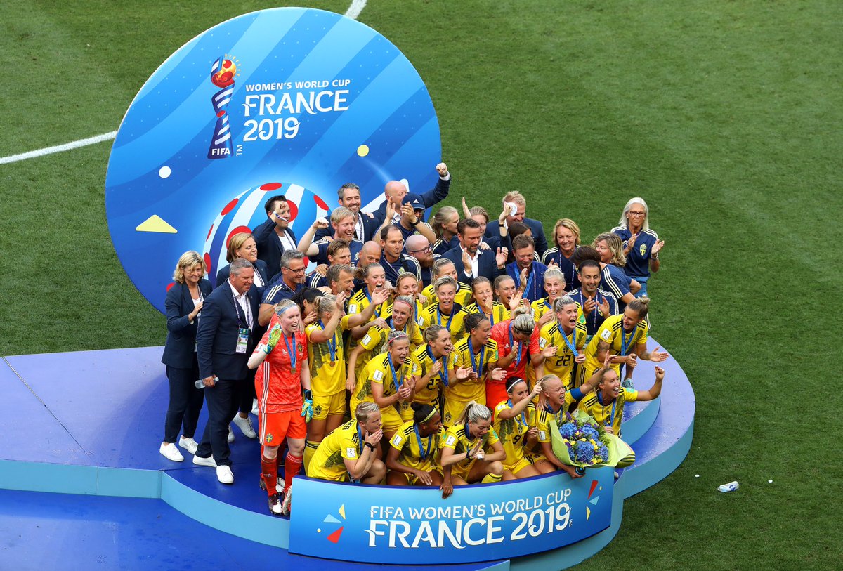 ސްވިޑަން ޓީމު ބްރޯންޒް މެޑެލްއާއެކު - ފޮޓޯ: ފޮކްސް ސްޕޯޓްސް