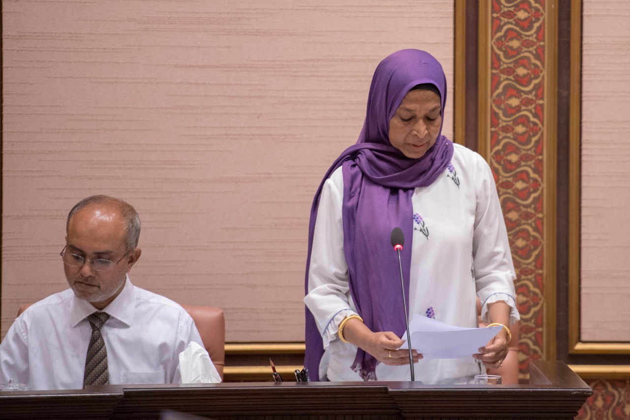 ހައުސިންގ މިނިސްޓަރ އައިމިނަތު އާތިފާ ޝުކޫރު - ފޮޓޯ: މަޖިލިސް