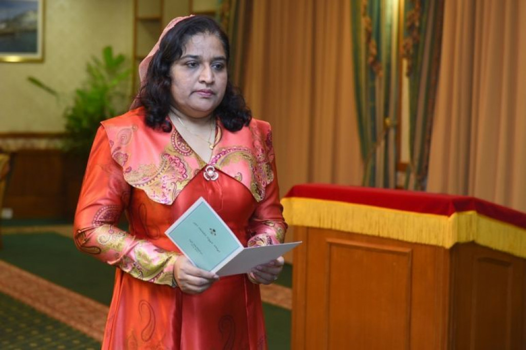 އައިޝަތު އާޒިމާ ޝަކޫރު