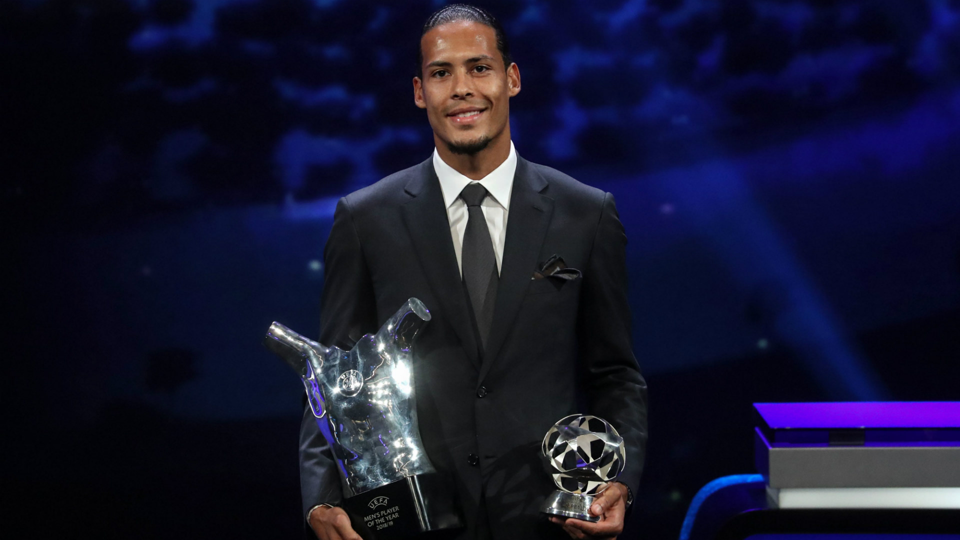 virgil-van-dijk-uefa-player-of-the-year-2019_1w3f71qvwybta1geja8mo9d4fm