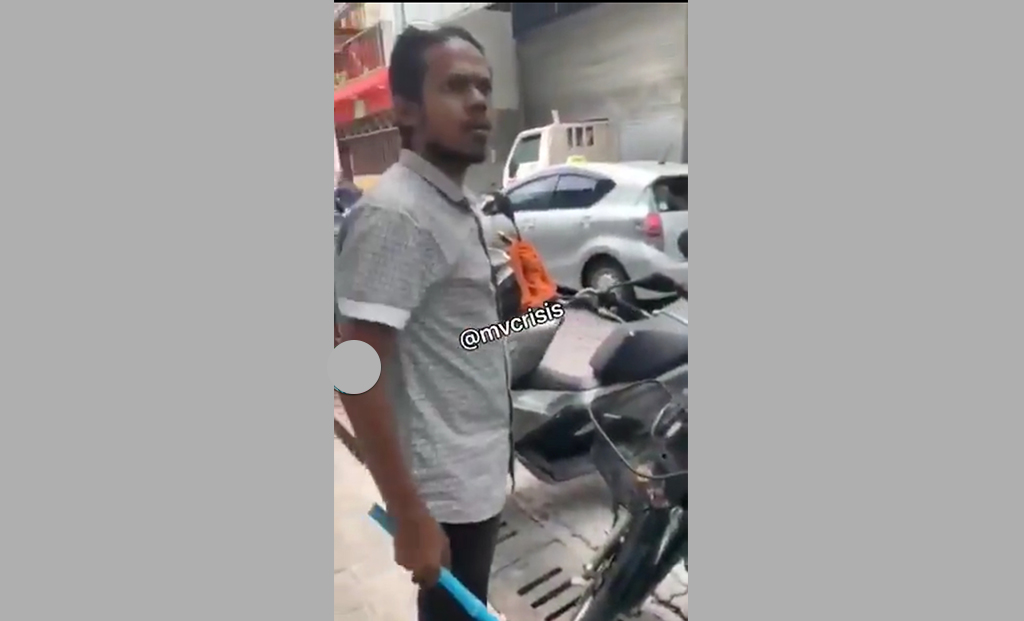 ވެމްކޯ މުވައްޒަފަށް ސުހުރާބު ހަމަލާދެނީ - ފޮޓޮ: މީސްމިޑީއާ