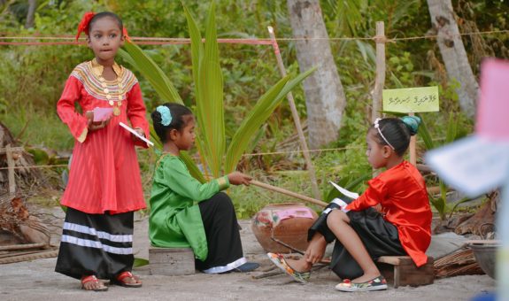 ދިވެހިންގެ ކުރީގެ ދިރިއުޅުން ދައްކުވައިދޭ ފޮޓޯއެއް - ފޮޓޯ: ވިސާމް