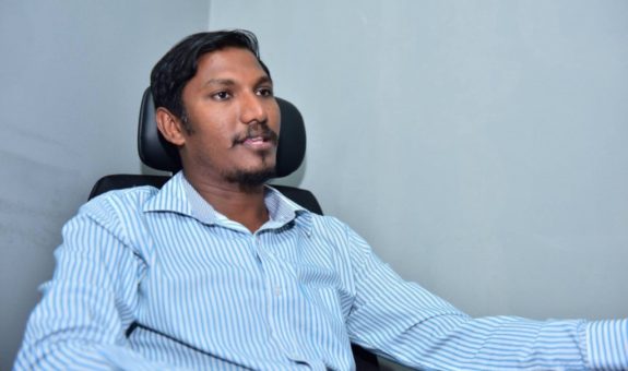 ސްޓެޕް އައްޔަ - ފޮޓޮ: ވަގުތު