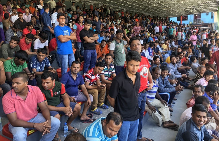 ރެޖިސްޓަރީވާން ބިދޭސީން ގަލޮޅު ދަނޑުގައި / ފޮޓޯ: މިހާރު