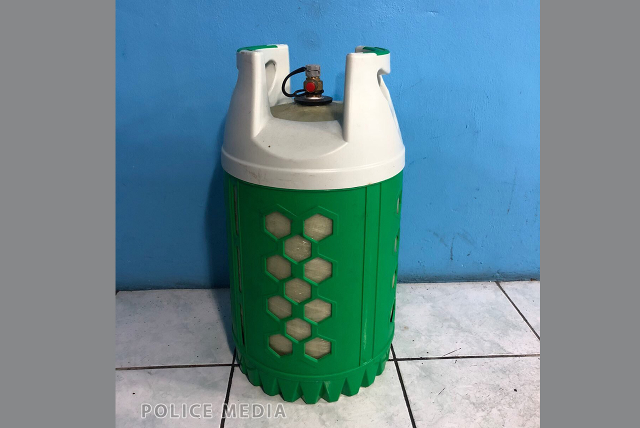 ވިއްކާލަން އުޅުނު ގޭސްފުޅި - ފޮޓޯ: ޕޮލިސް