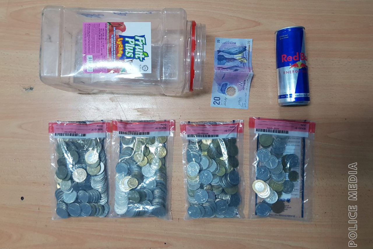 ވަގަށް ގެންދަން އުޅެނިކޮށް އަތުލައިގަތް ވަކިލާރި - ފޮޓޯ: ޕޮލިސް