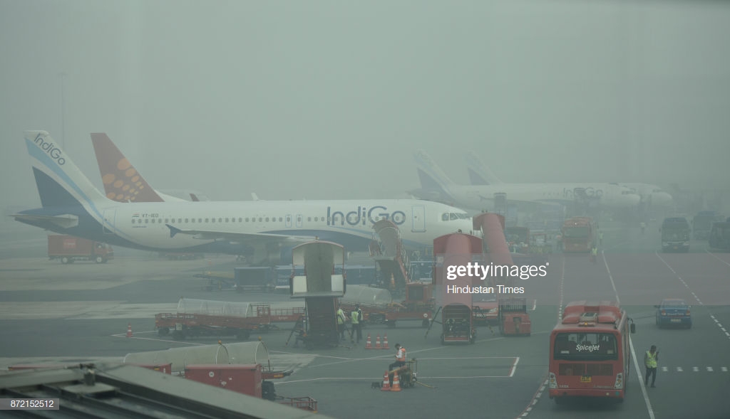NEW DELHI, INDIA - NOVEMBER 9: Heavy blanket of smog at Indira Gandhi International Airport terminal 1D on third consecutive day on November 9, 2017 in New Delhi, India. Air pollution levels in the national capital continued to be severe as dense smog engulfed the city, leading to delays in flight and train services.  (Photo by Burhaan Kinu/Hindustan Times)