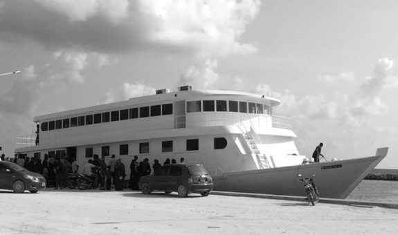 ފާޅު ބޯޓު - ފޮޓޯ: ކުޅުދުއްފުށި ލައިވް