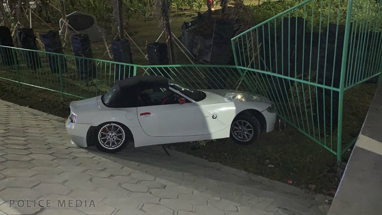 އެކްސިޑެންޓުވި ކާރު | ފޮޓޯ : ޕޮލިސް