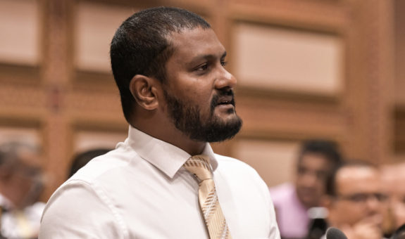 އިހަވަންދޫ ދާއިރާގެ މެމްބަރު މުޙައްމަދު ޝިފާއު | ފޮޓޯ : މަޖިލިސް