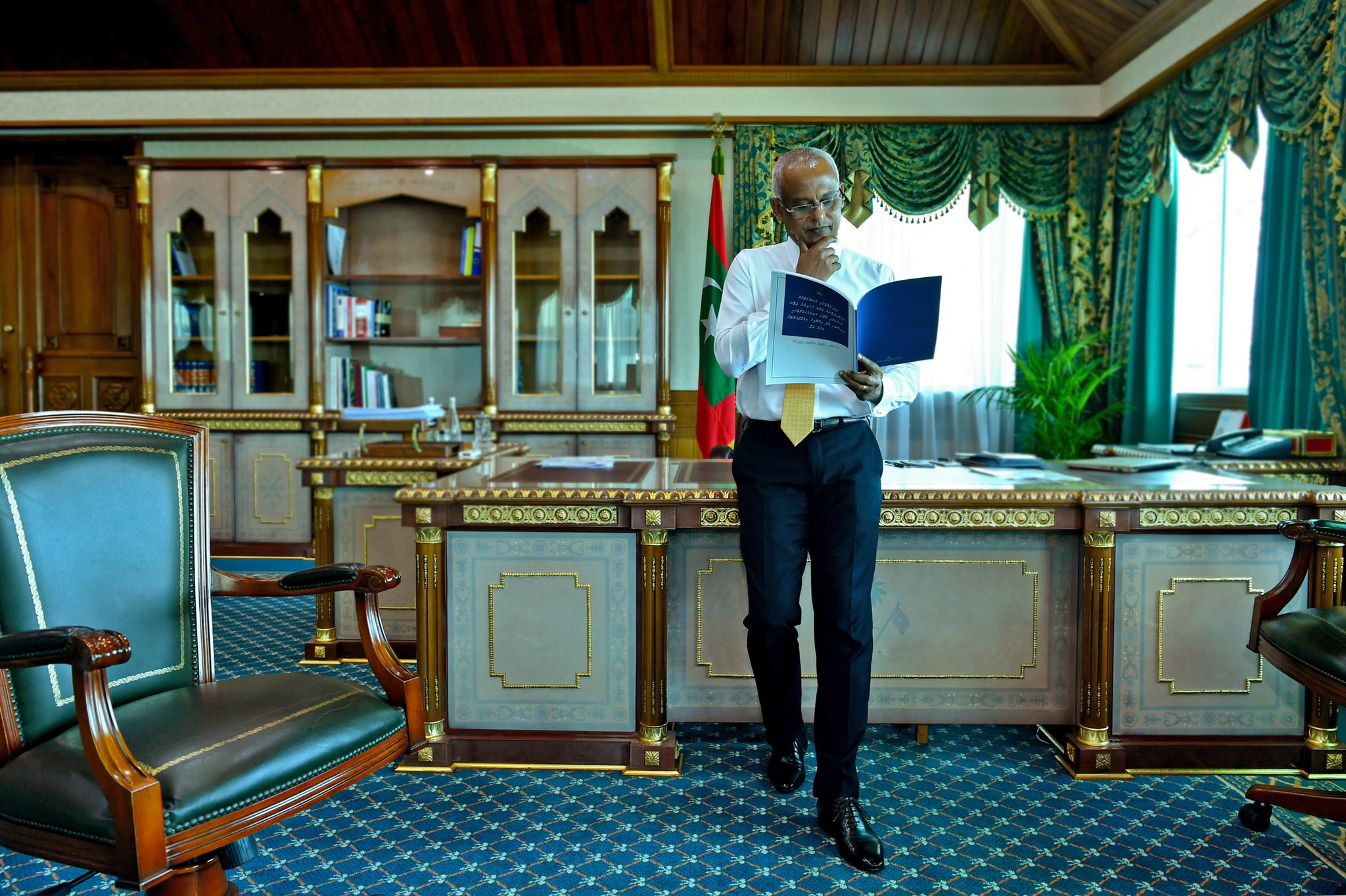 ރައީސް ސޯލިހު މިނިމަމް ވޭޖާއި ގުޅޭ ރިޕޯޓު ބައްލަވަނީ | ފޮޓޯ : ރައީސް އޮފީސް