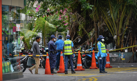ކޮވިޑް-19 އާއި ގުޅިގެން ފުލުހުން މާލޭ މަގުމަތީ ހަރަކާތްތެރި ވަނީ | ފޮޓޯ: މިހާރު