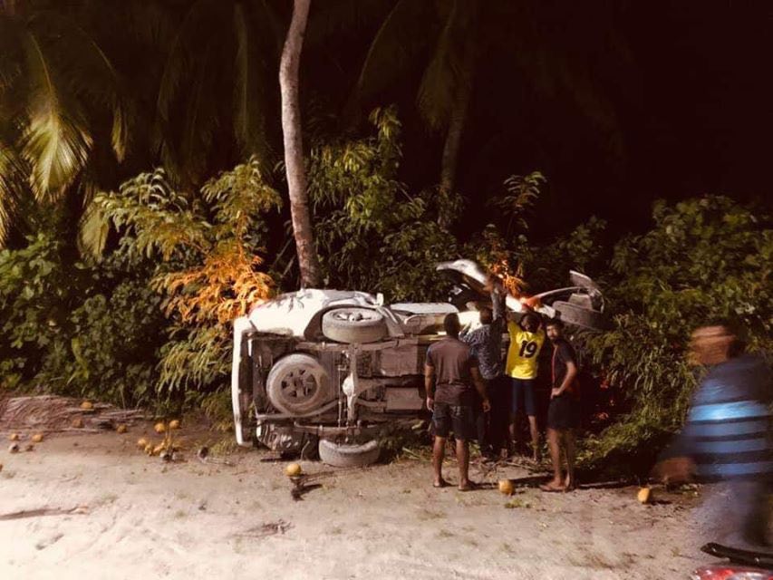 އިސްދޫގައި ފުލުހުން ދުއްވާފައި ދިޔަ ވެހިކަލް ފުރޮޅާލާފައި: ވަގުތު އިމޭޖަސް / މުހައްމަދު މާދިހު