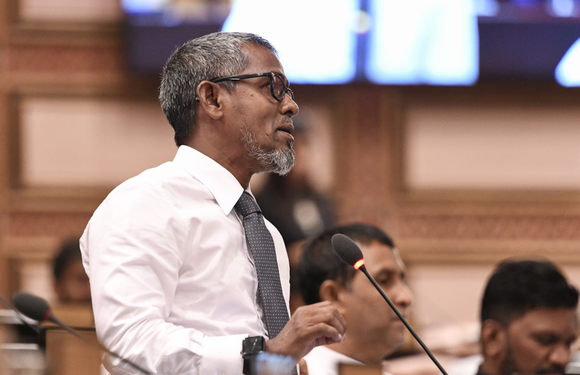 ވައިކަރަދޫ ދާއިރާގެ މެންބަރު ހުސައިން ޒިޔާދު (ފިއްޓޭ) މަޖިލީހުގައި ވާހަކަފުޅު ދައްކަވަނީ | ފޮޓޯ: މަޖިލިސް