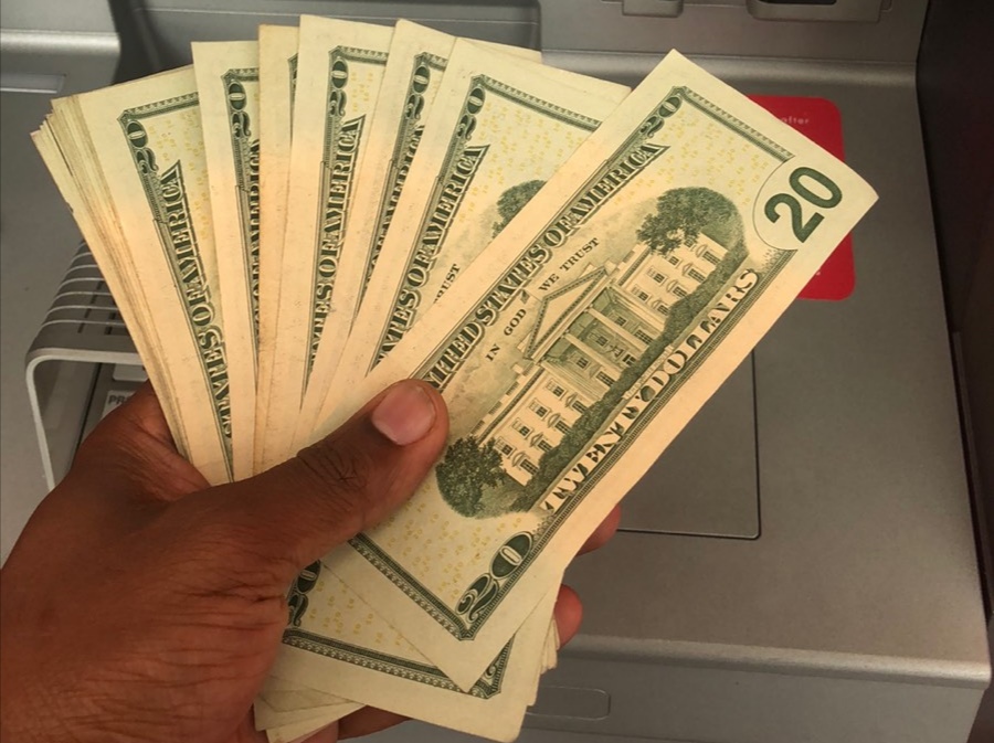 ބީއެމްއެލްގެ ޢޭޓީއެމްއިން ޑޮލަރު ނަގާފައި. މުޅިންވެސް ދޫކުރަނީ ކުދި ނޫޓް