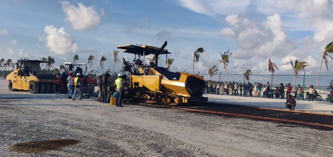 ހޯރަފުށީ އެއާރޕޯޓް ގައި ތާރު އެޅުމުގެ މަސައްކަތް ފަށައިފި : ފޮޓޯ - އެމްޓީސީސީ