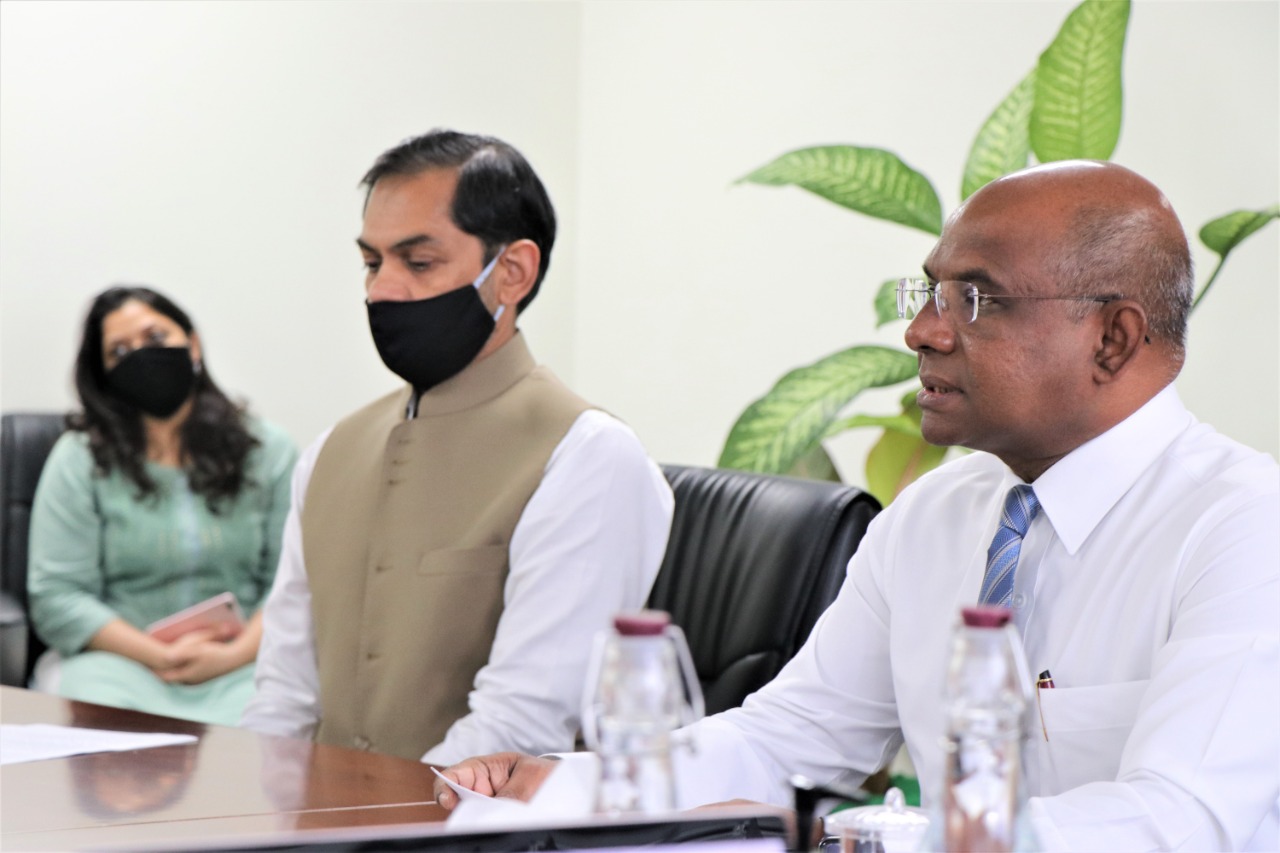 ފޮރިން މިނިސްޓަރ އަބްދުﷲ ޝާހިދު އާއި އިންޑިއާ ސަފީރު ސަންޖޭ ސުދީރް | ފޮޓޯ: ފޮރިން މިނިސްޓްރީ