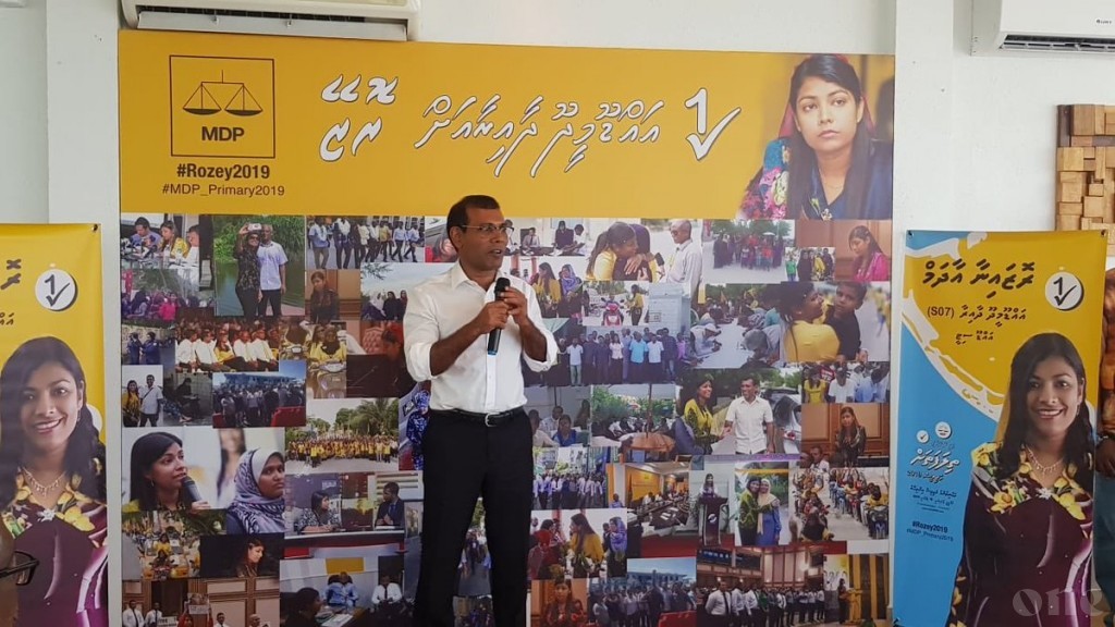 ރޮޒައިނާގެ މަޖިލިސް ކެމްޕެއިންގައި ރައީސް ނަޝީދު | ފޮޓޯ: ވަން އޮންލައިން