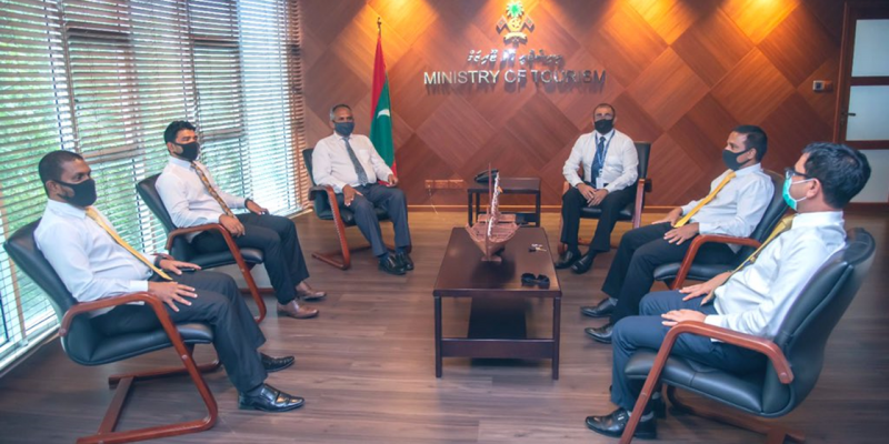 Haa-Alif-members-with-tourism-minister-800x400