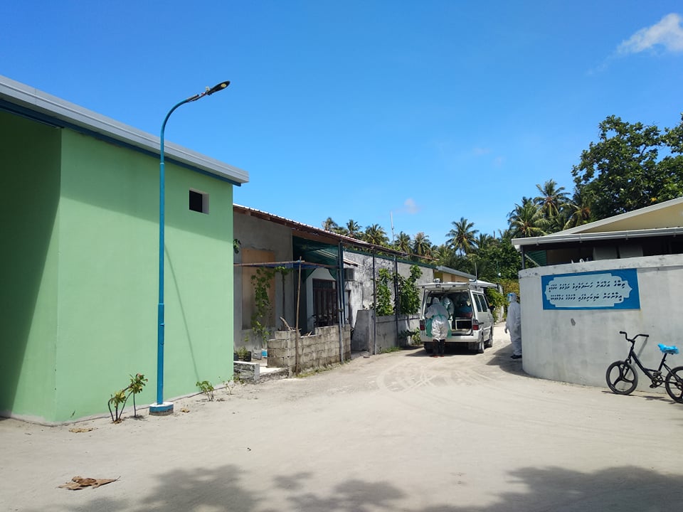 ހދ. ކުރިނބީގައި ސާމްޕަލް ނެގުމުގެ މަސައްކަތް ކުރިޔަށް ދަނީ - ފޮޓޯ: ފެށުން