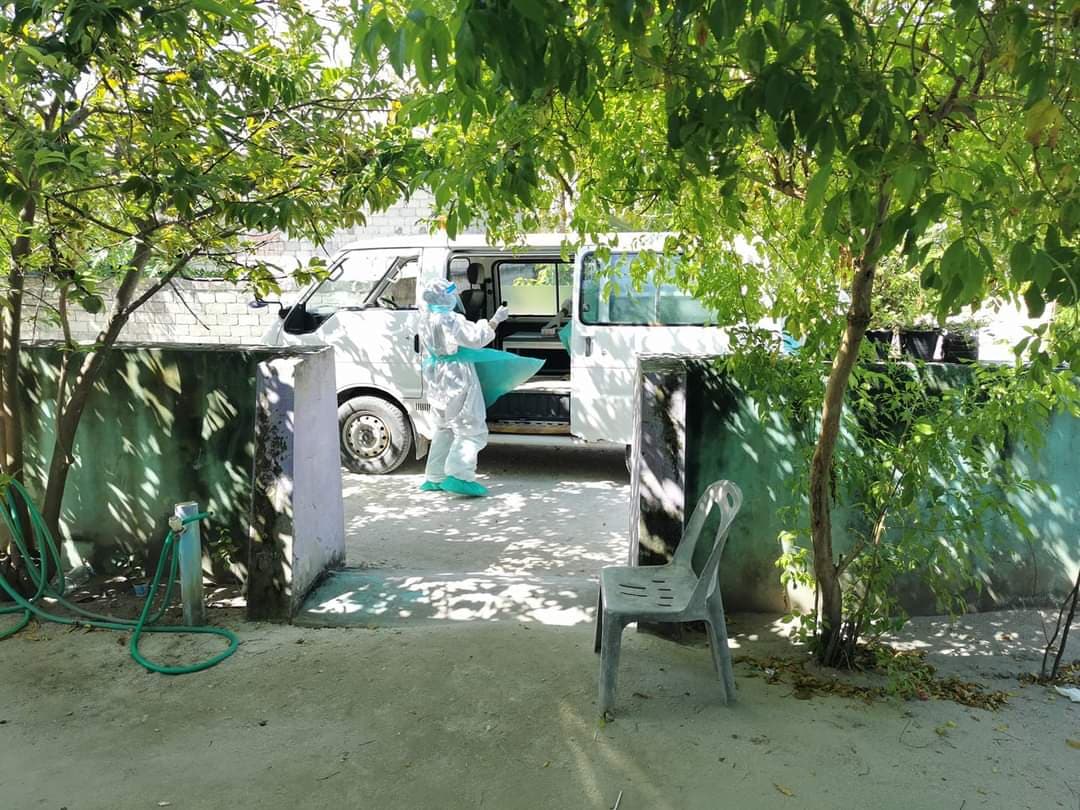 ކުރިނބީގައި ސިއްހީ މަސައްކަތްތެރިން ހަރަކާތްތެރިވަނީ | ފޮޓޯ: އަހުމަދު ވަޖީހް