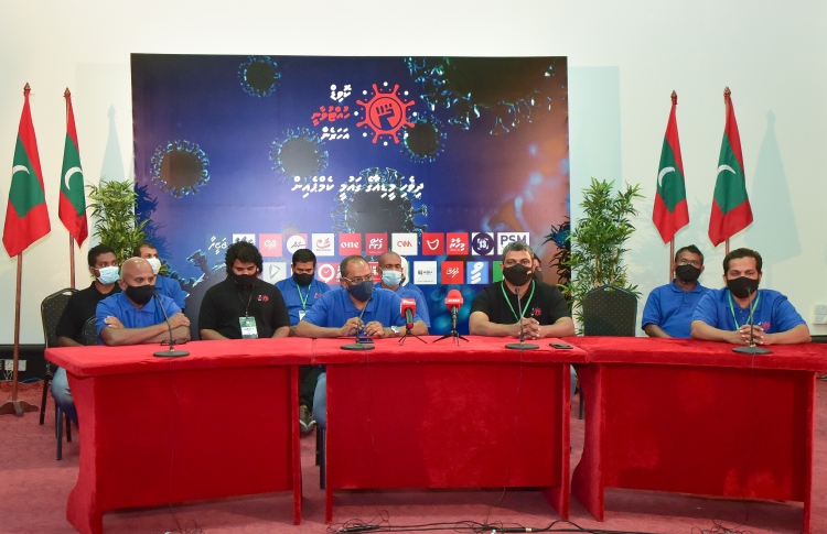 މީޑިއާތައް ގުޅިގެން "ކޮވިޑް ހުއްޓުވާނީ އަހަރެން" ކެމްޕެއިން 
 ފެށުމަށް ބޭއްވި ރަސްމިއްޔާތުގެ ތެރެއިން - ފޮޓޯ: ސަން އޮންލައިން