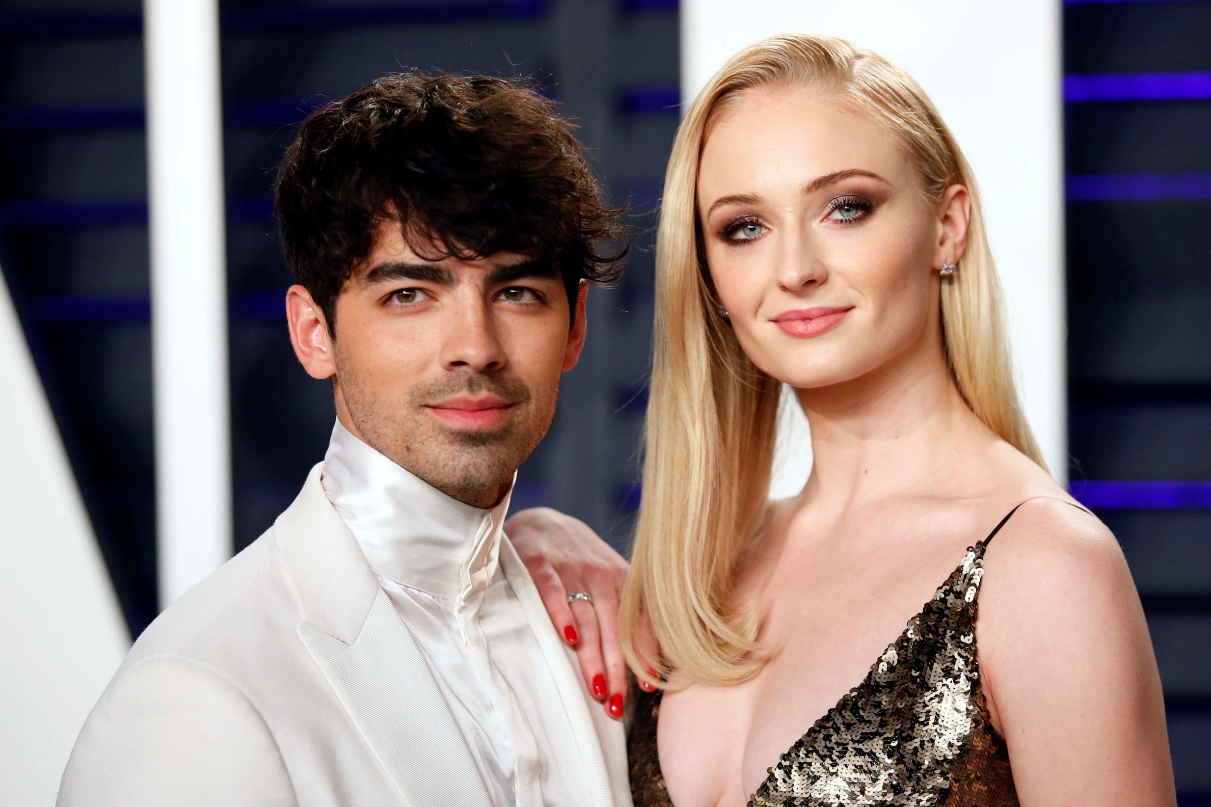 Sophie-Turner-Joe-Jonas-Vanity-Fair-close-up-08-03-2019