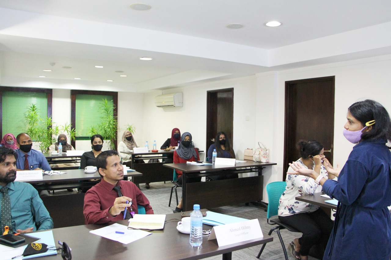 "އިންޓްރޮޑަކްޓަރީ މީޑިއާ ޓްރޭނިންގ" ޕްރޮގްރާމް