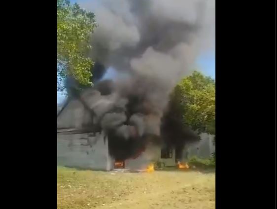 ފޭދޫ ކުރީގެ ސްކޫލު އިމާރާތެއްގައި އަލިފާން ރޯވެ އަނދަނީ