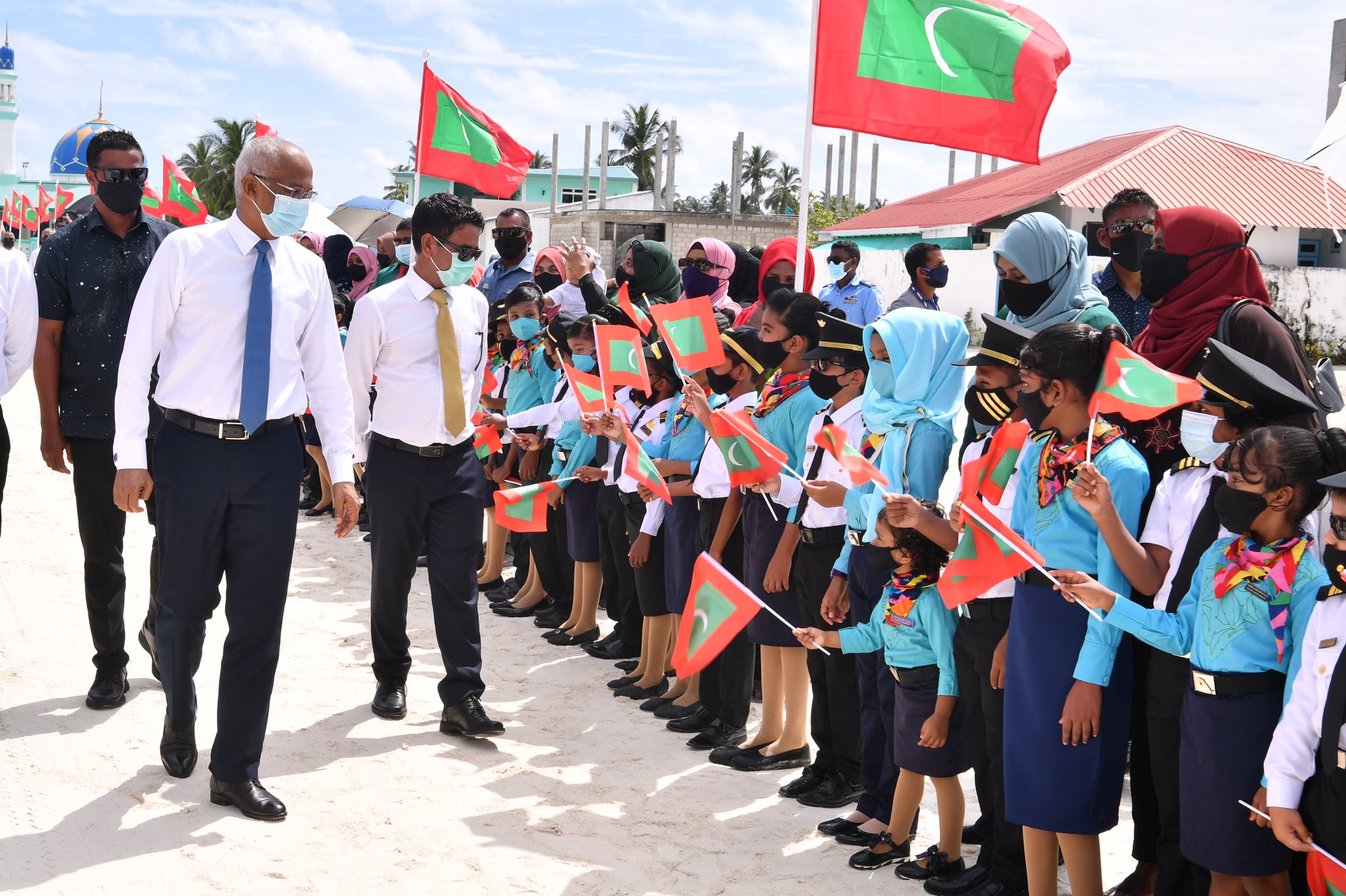 ރައީސް ހޯރަފުށްޓަށް ކުރެއްވި ދަތުރުފުޅުގެ ތެރެއިން - ފޮޓޯ: ރައީސް އޮފީސް