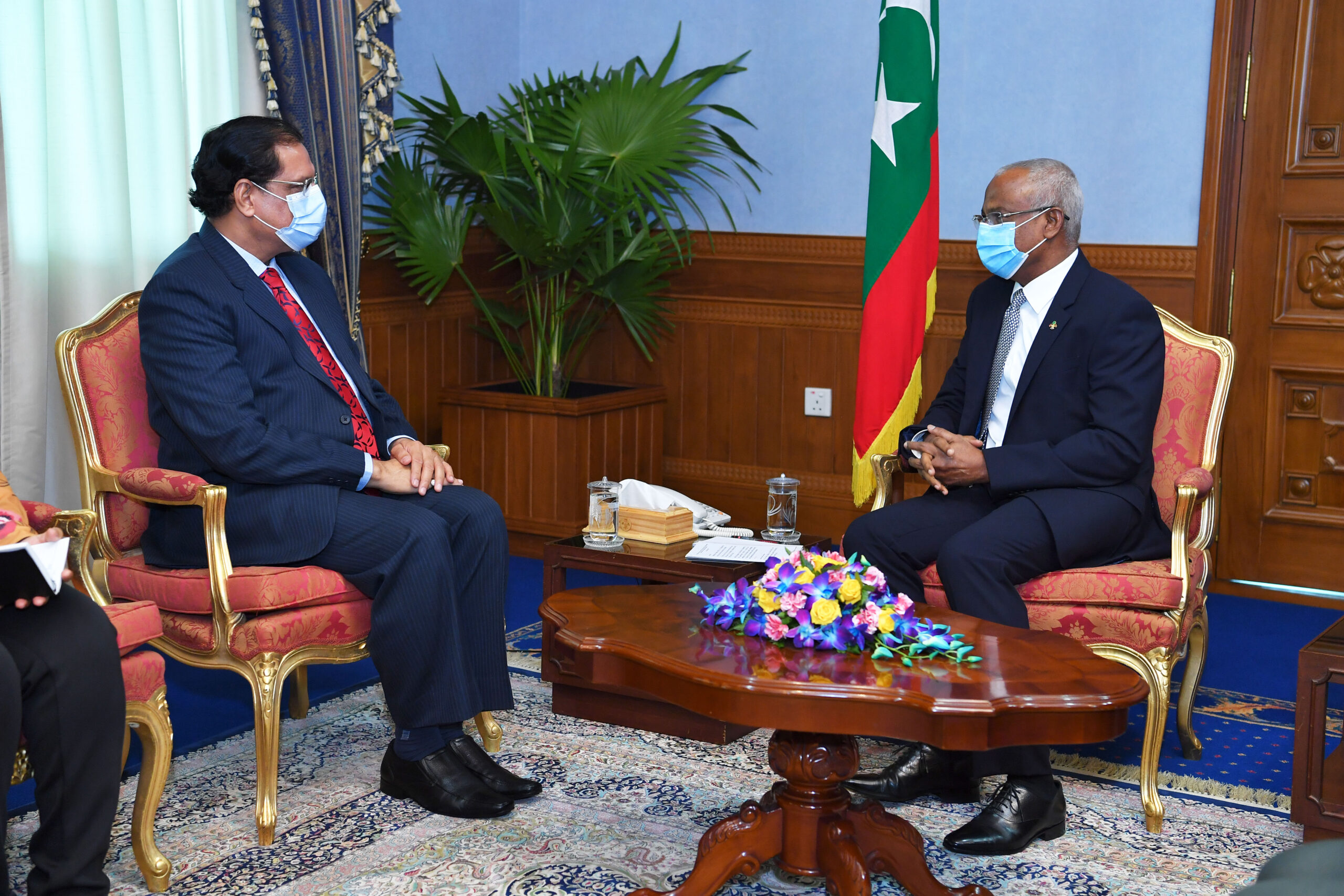 އަރުވިންދު މާތުރު، ރައީސް ގެ އަރިހަށް ކުރެއްވި ވަދާޢީ ޒިޔާރާތުގެ ތެރެއިން: ފޮޓޯ - ރައީސް އޮފީސް.