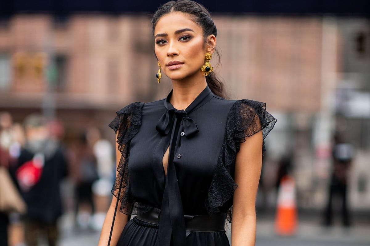 shay-mitchell-crop-1563443511-1600x1067