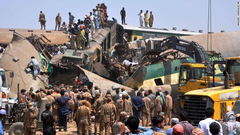 210607113127-05-ghotki-pakistan-train-crash-0607-exlarge-169