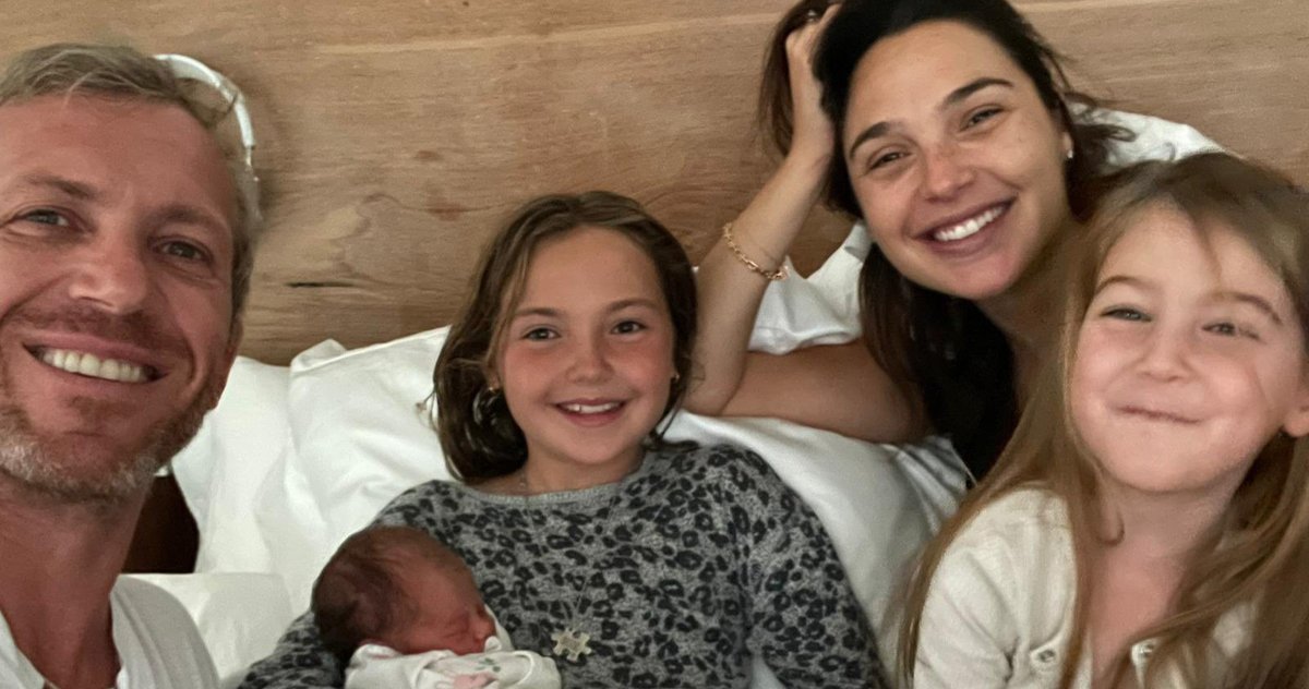 Gal-Gadot-Third-Child-Family-Photo