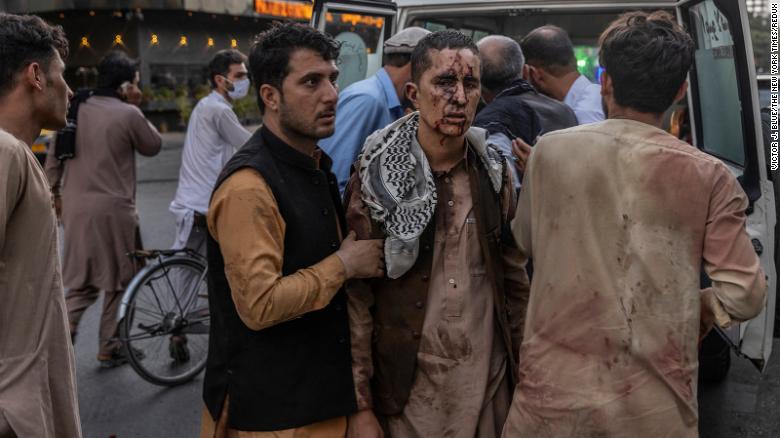 ކާބުލްގެ މައި އެއާޕޯޓުގެ ބޭރުން ދިން ބޮމުގެ ހަމަލާގައި މީހުން ޒަހަމްވެފައި