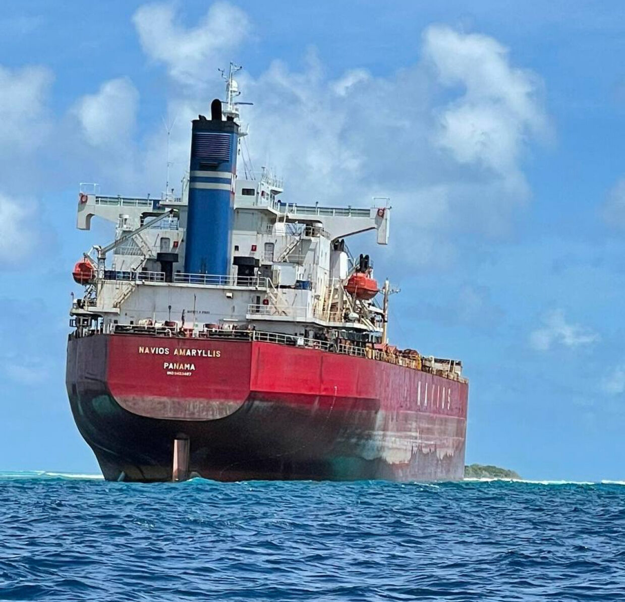 ރަސްފަރީގެ ފަރަށް އަރާފައިވާ އާގު ބޯޓު