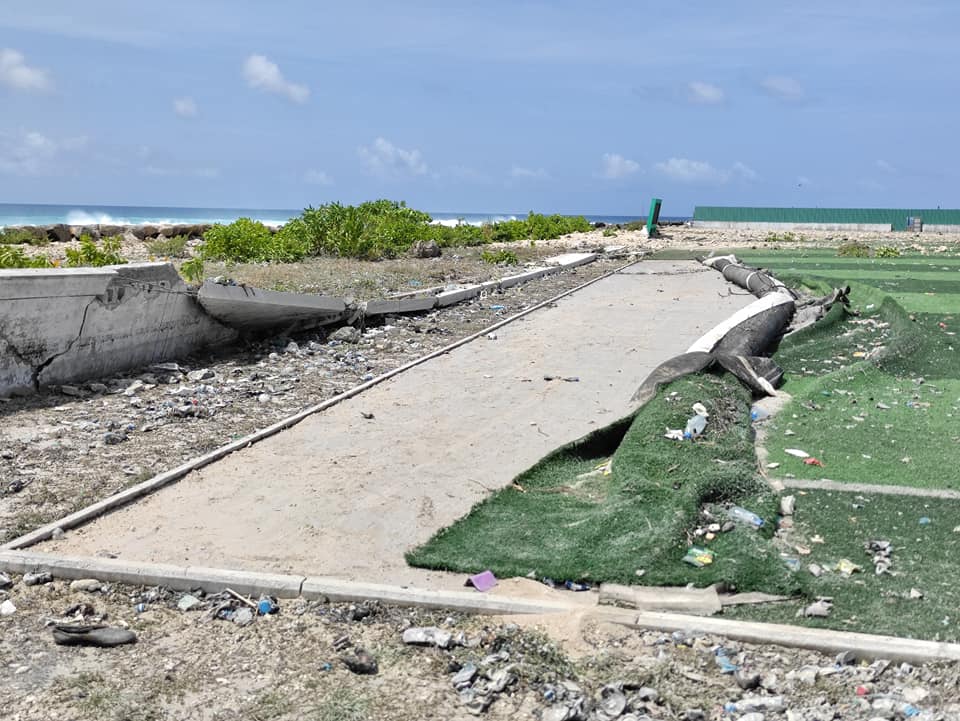 ޅ. ކުރެންދޫގައި އަޅާފައިވާ ޓާފް ދަނޑަށް އުދަ އެރުމުގެ ސަބަބުން ގެއްލުންވެފައި-- ފޮޓޯ: ކުރެންދޫ ކައުންސިލް