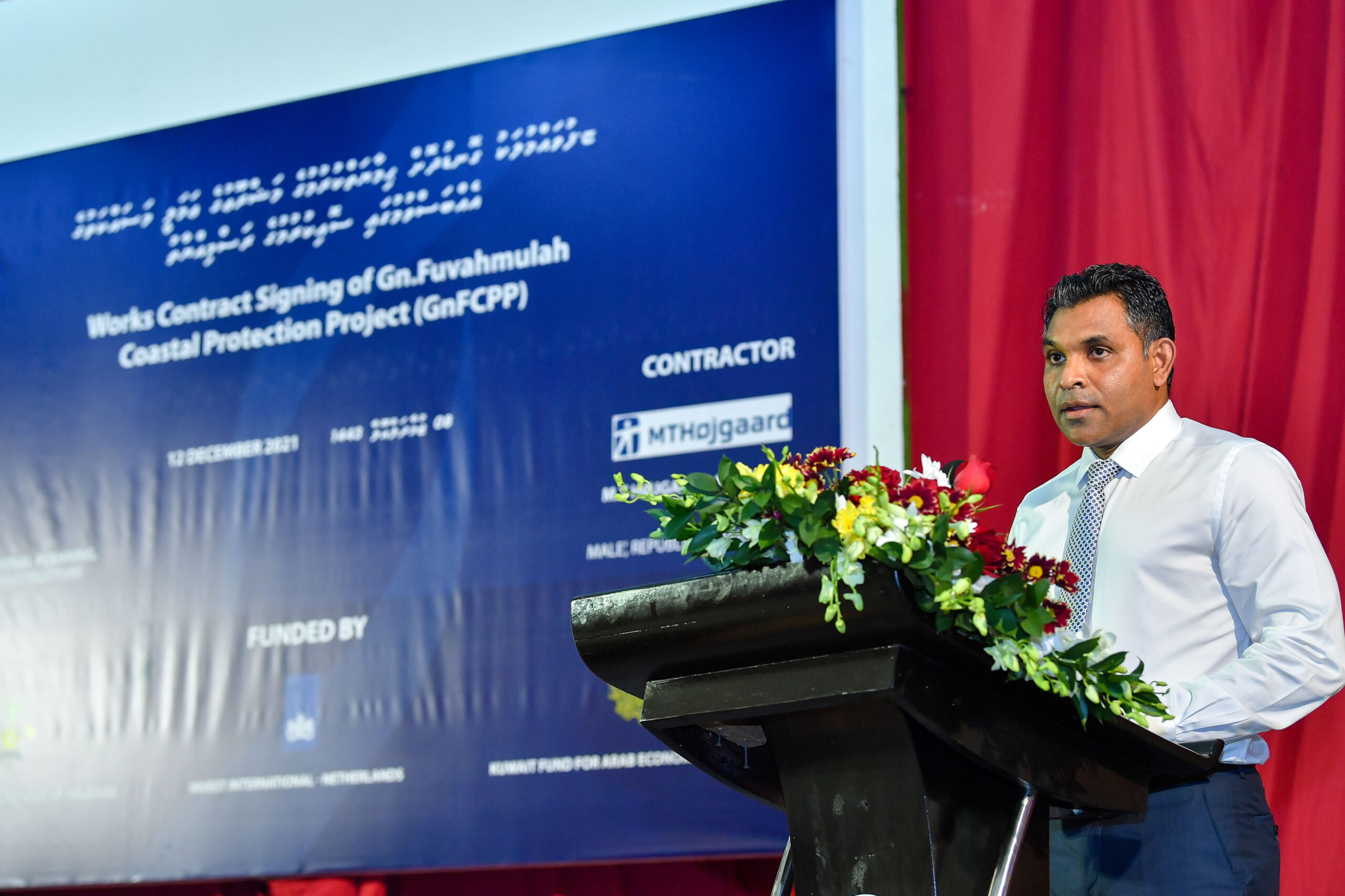 ވައްމުލައް ސިޓީގެ ގޮނޑުދޮށް ހިމާޔަތްކުރުމުގެ މަޝްރޫޢުގެ އެއްބަސްވުމުގައި ސޮއިކުރުމުގެ ރަސްމިއްޔާތުގައި ނައިބް ރައީސް ވާހަކަ ދައްކަވަނީ