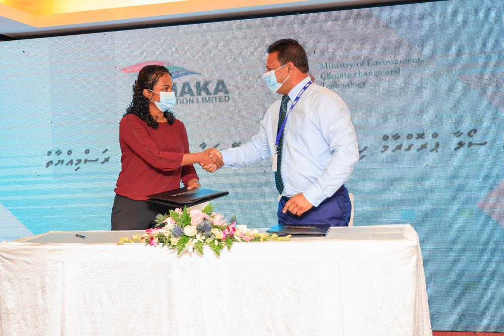 ހޯމް ސޯލާ ޕްރިގްރާމް ހިންގުން ފެނަކައާ ހަވާލު ކުރުމަށް ބޭއްވި ރަސްމިއްޔާތުގެ ތެރެއިން-- ފޮޓޯ: ފެނަކަ