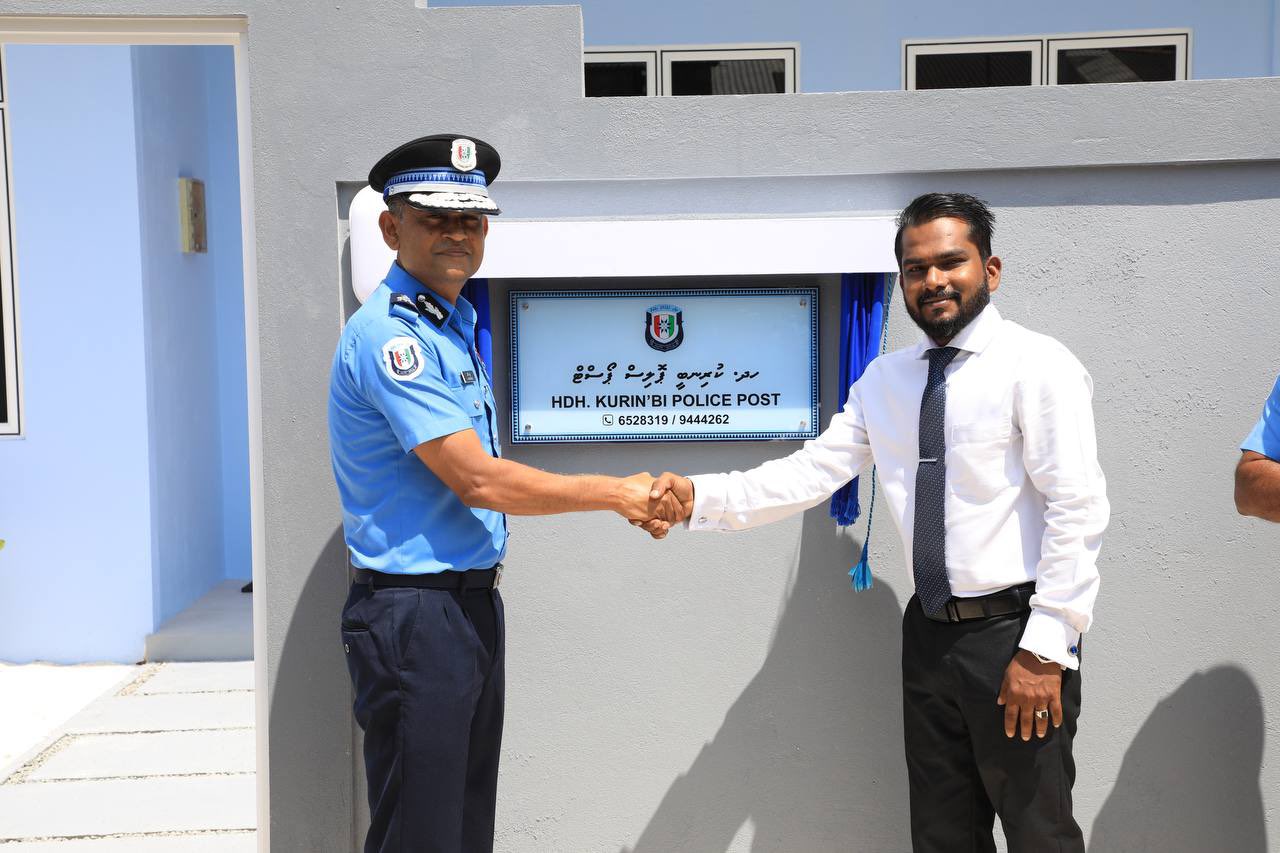 ހދ. ކުރިނބީގައި ފުލުހުންގެ ޕޯސްޓެއް ހުޅުވަނީ. --- ފޮޓޯ: ޕޮލިސް